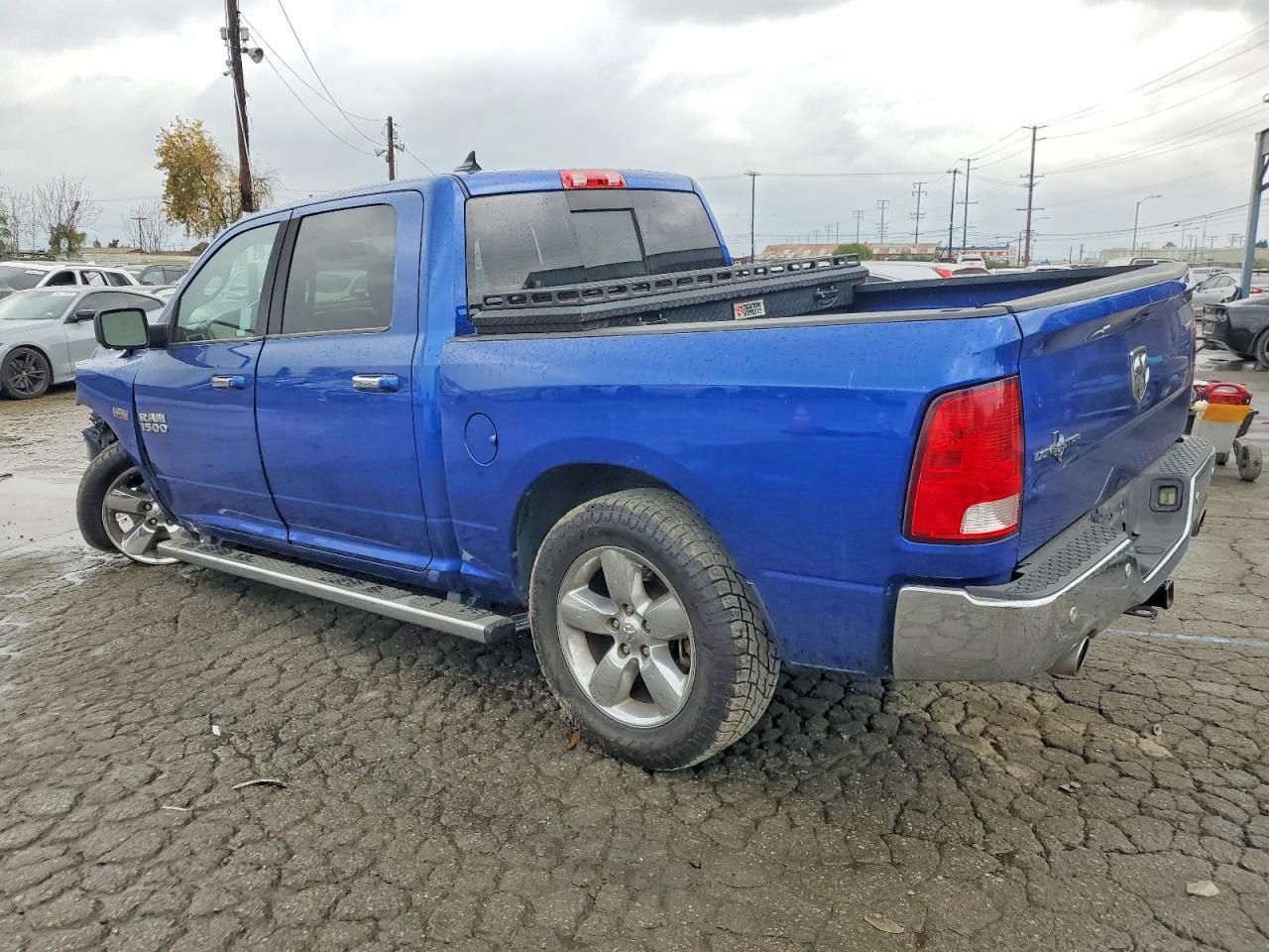 2016 RAM 1500 SLT photo 3