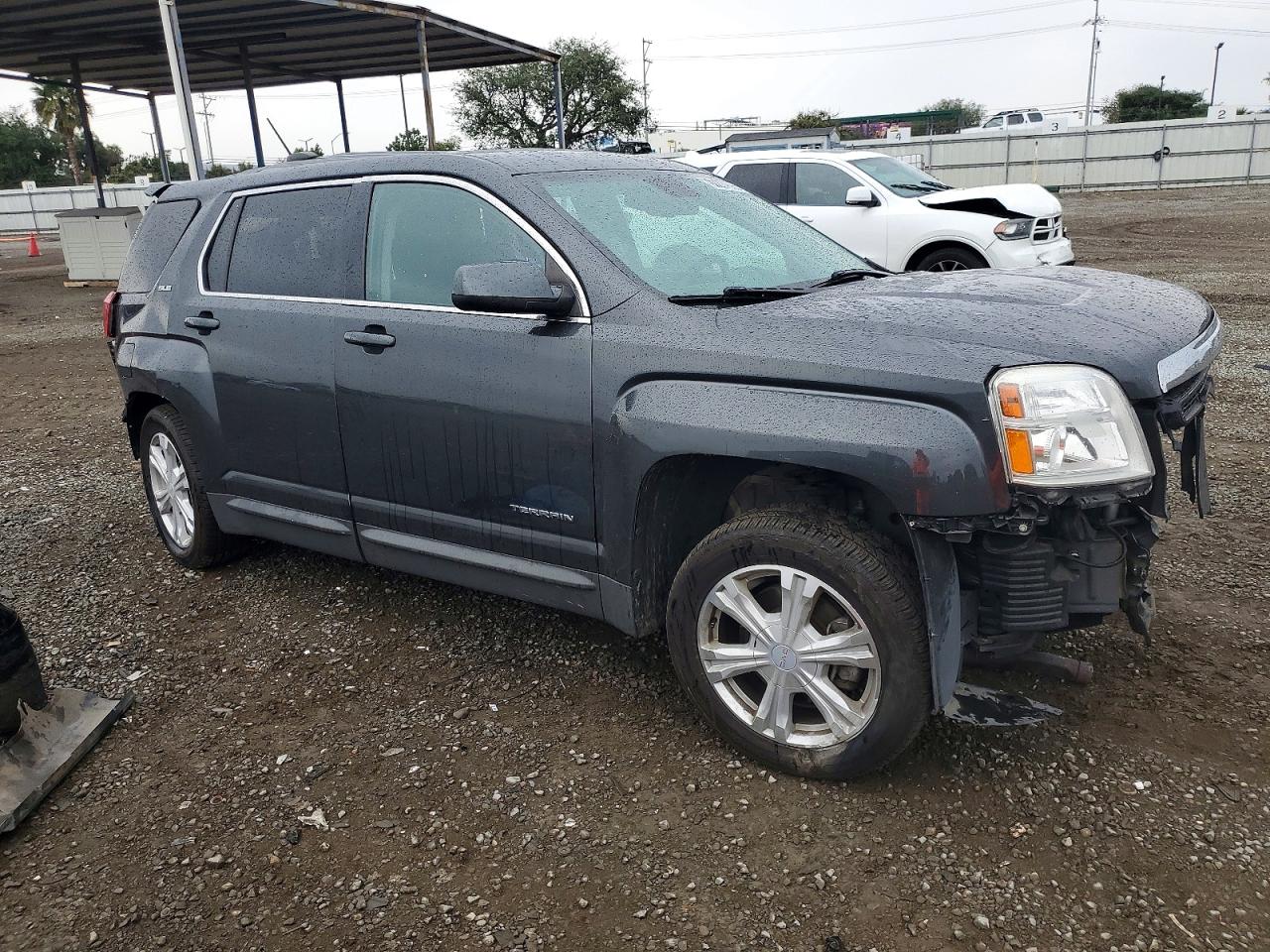 2017 GMC TERRAIN SLE photo 4