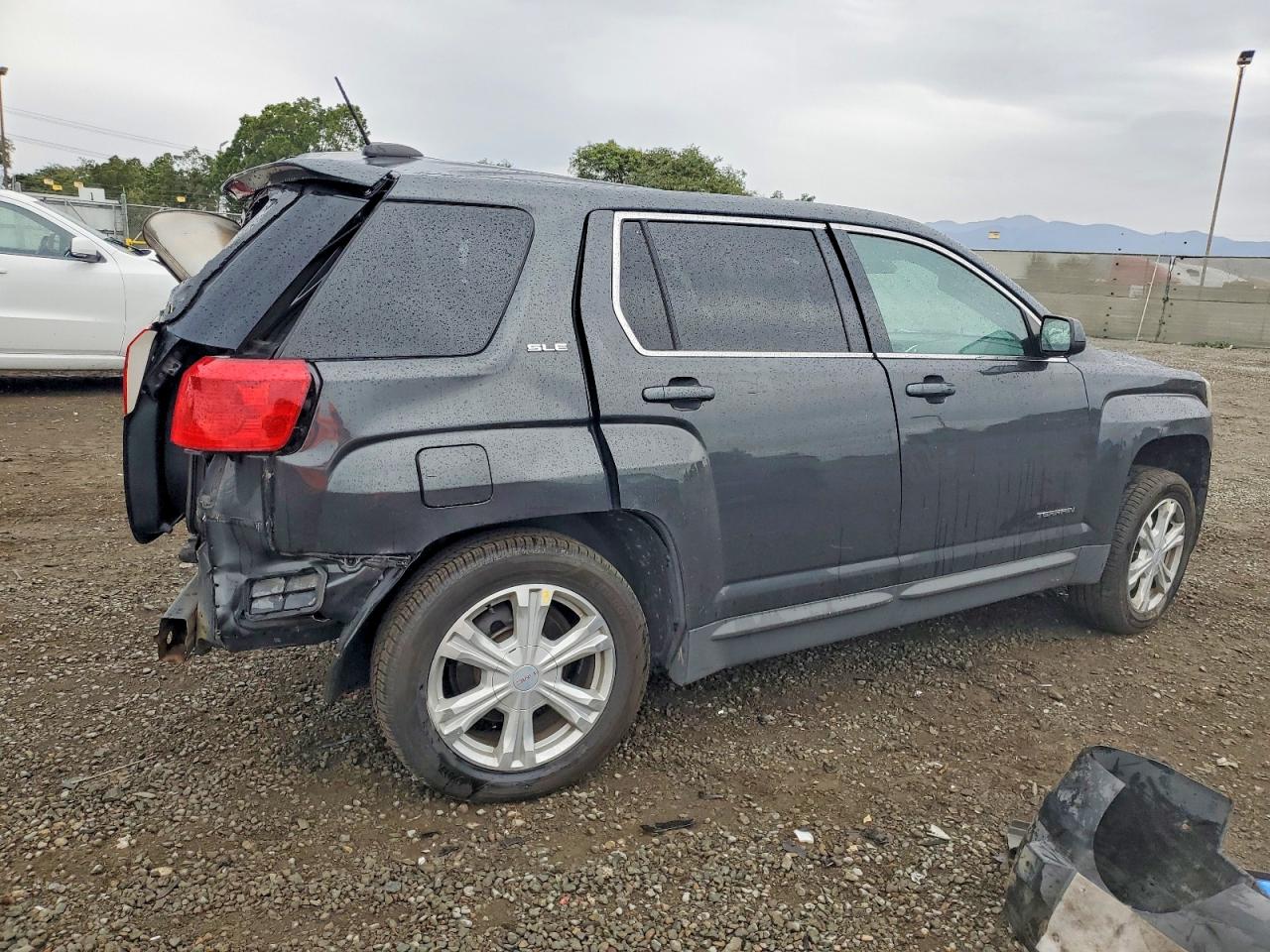 2017 GMC TERRAIN SLE photo 3