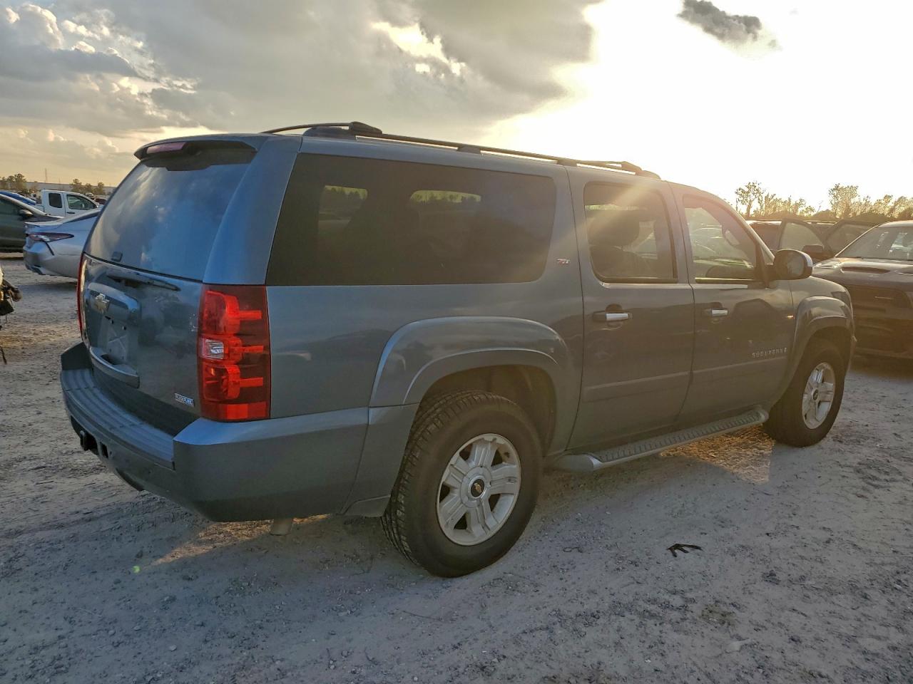 2008 CHEVROLET SUBURBAN C1500 LS photo 3