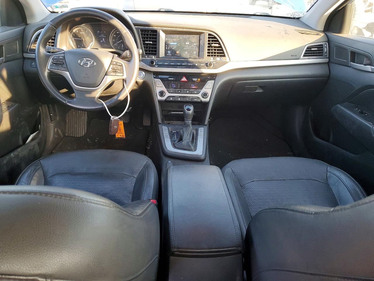 2017 HYUNDAI ELANTRA SE photo 8