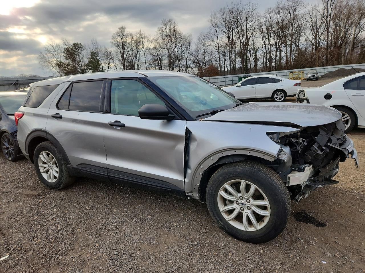 2021 FORD EXPLORER photo 4