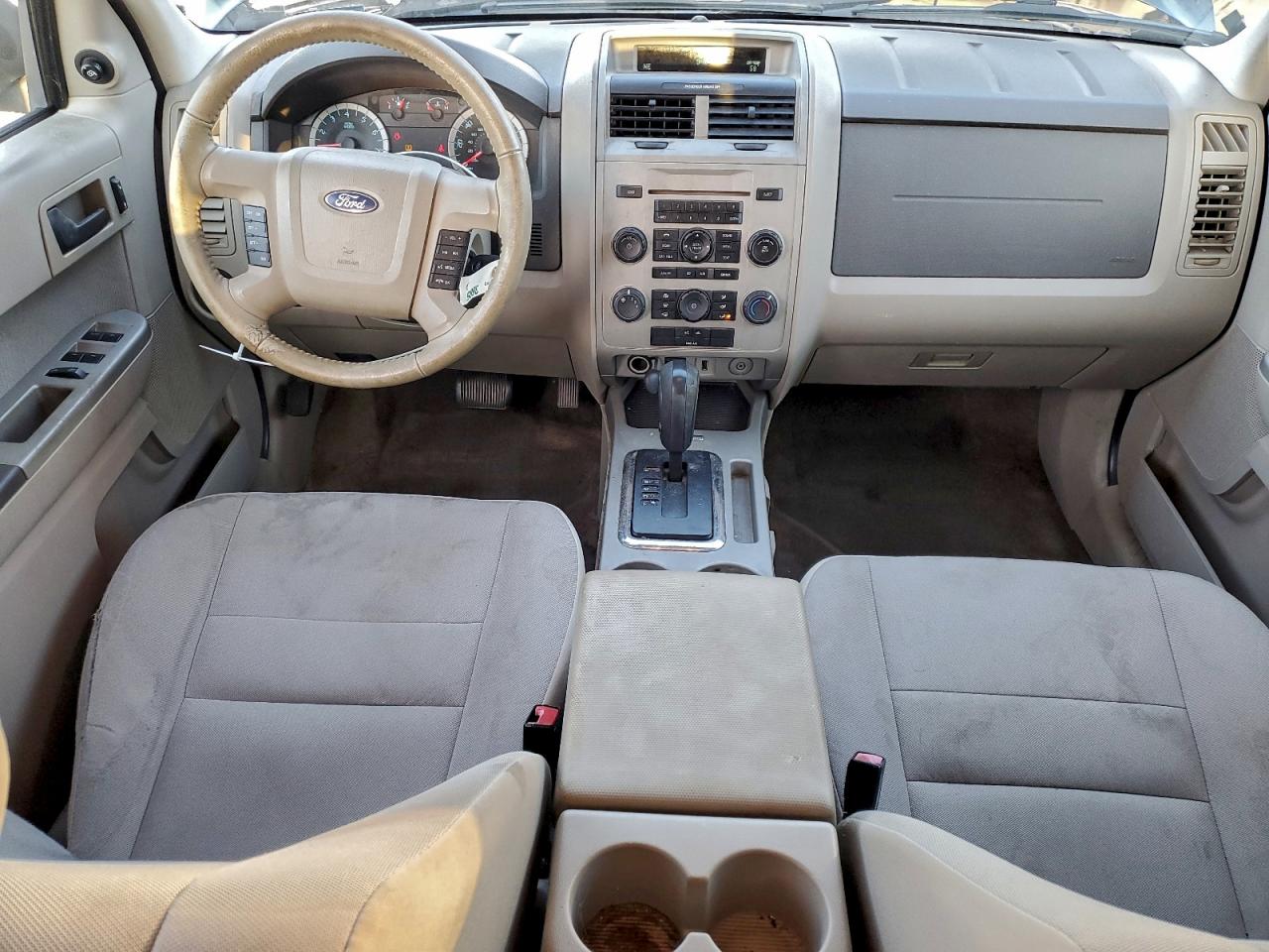 2010 FORD ESCAPE XLT photo 8