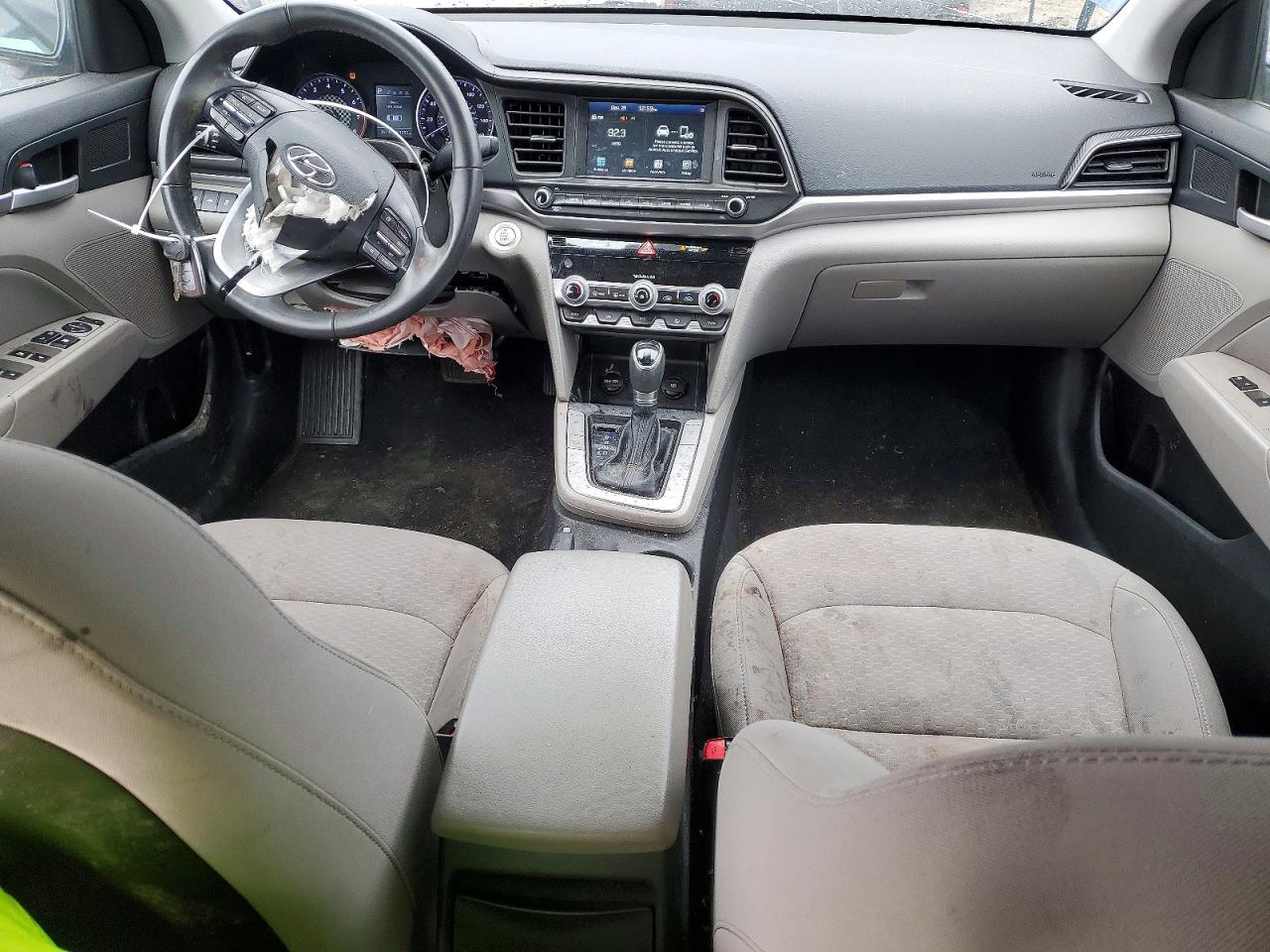 2020 HYUNDAI ELANTRA SEL photo 8