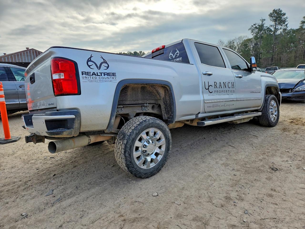2019 GMC SIERRA K2500 DENALI photo 3
