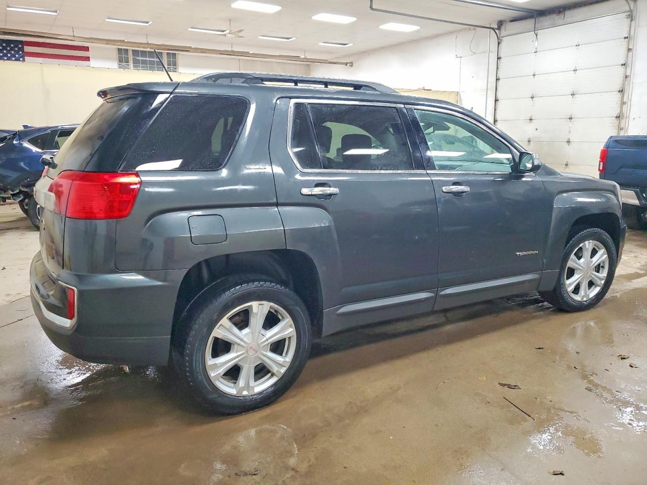 2017 GMC TERRAIN SLE photo 3
