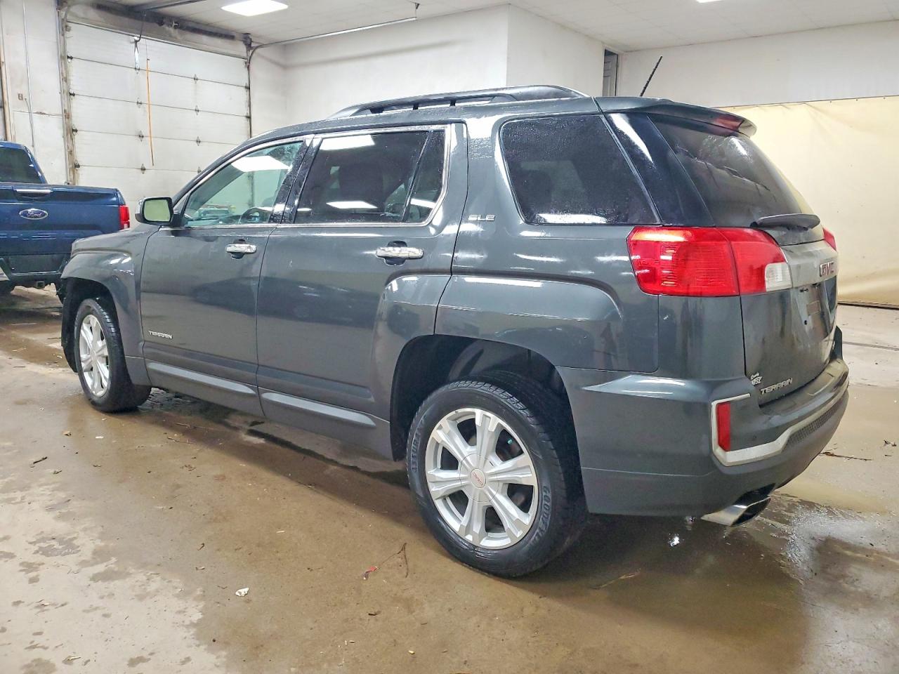 2017 GMC TERRAIN SLE photo 2