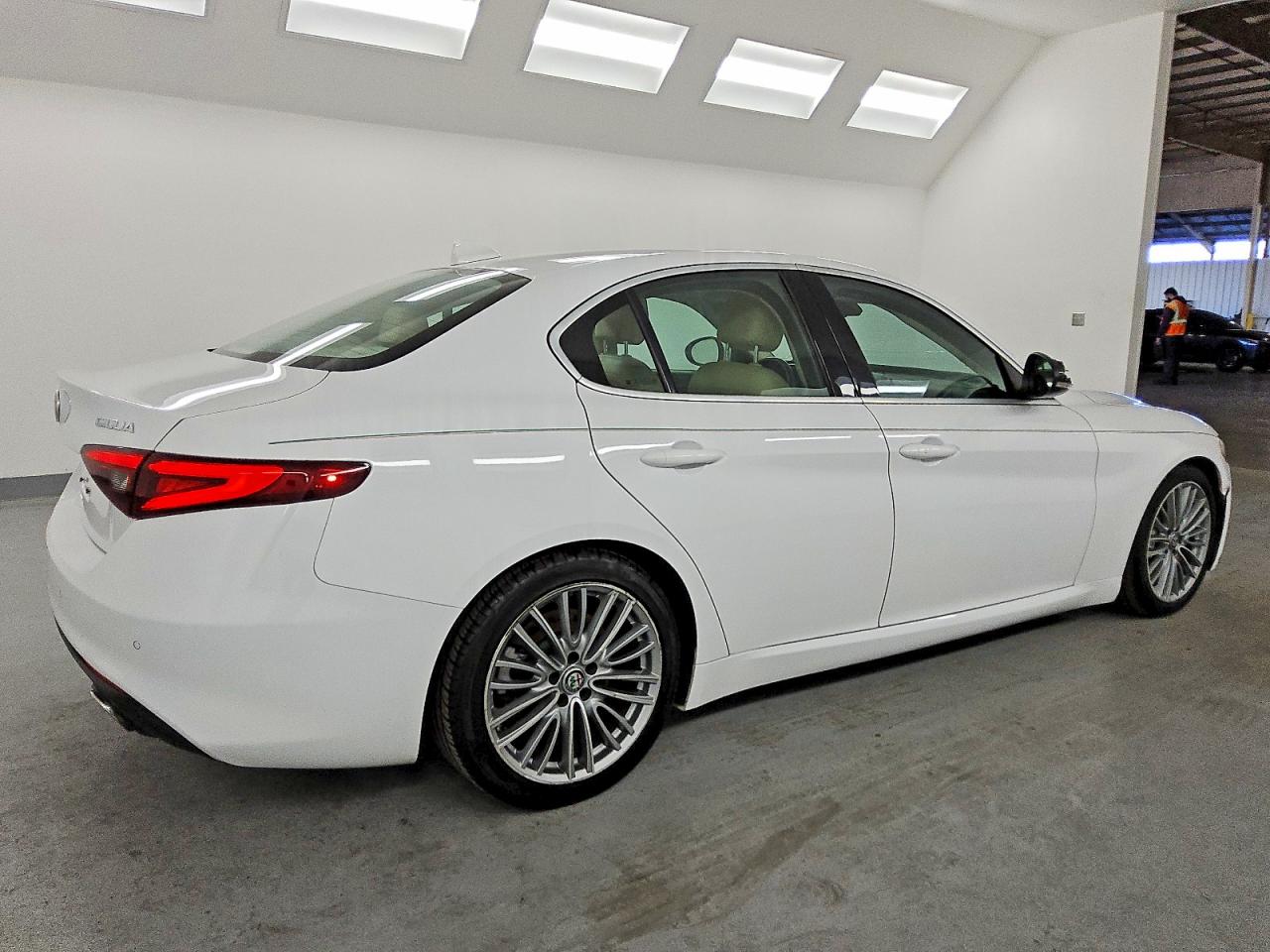 2017 ALFA ROMEO GIULIA TI photo 3