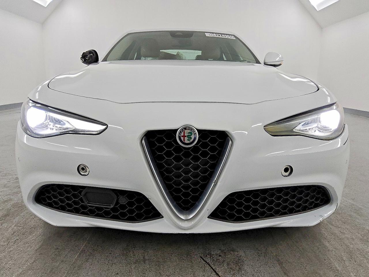 2017 ALFA ROMEO GIULIA TI photo 5