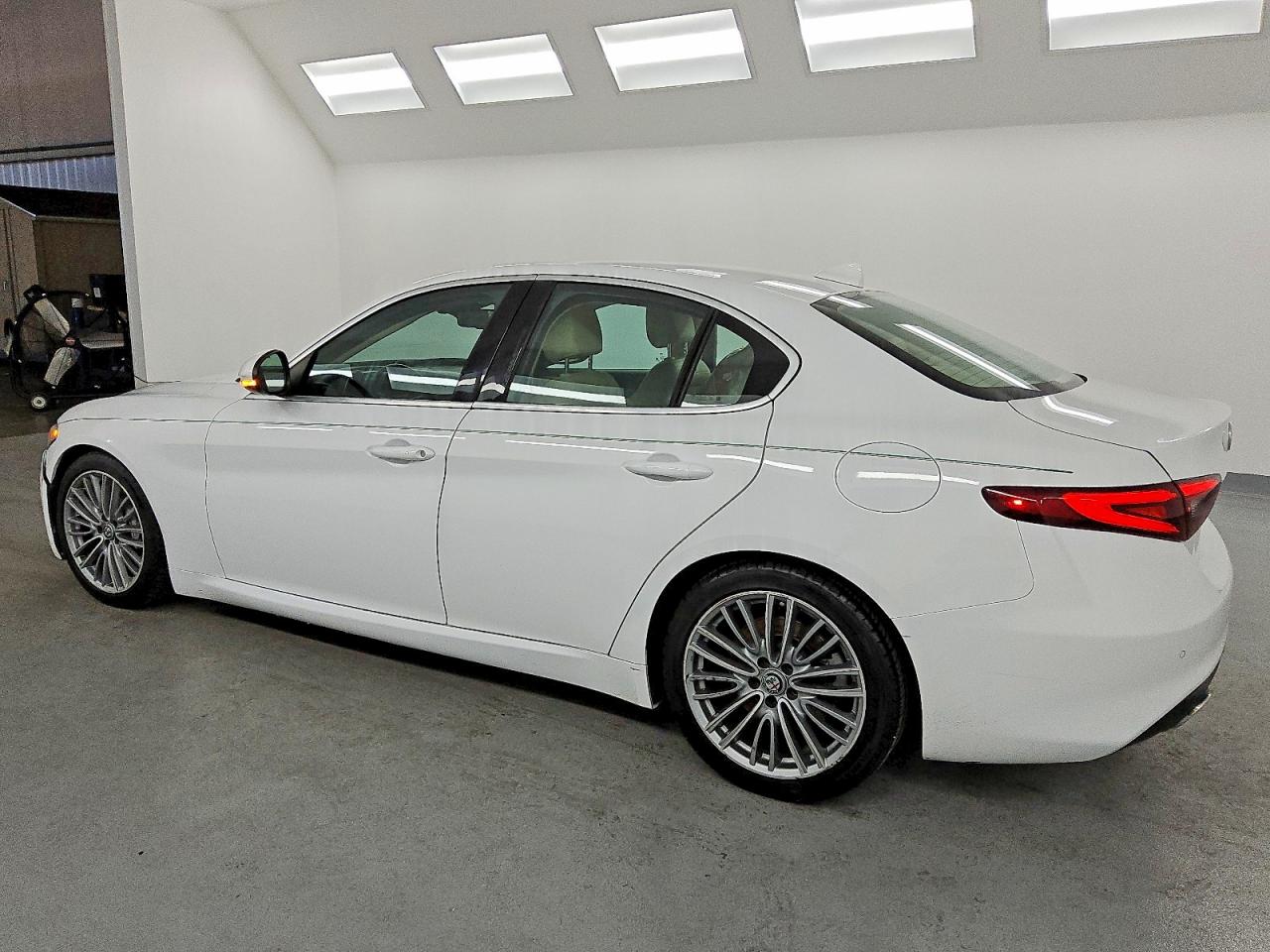 2017 ALFA ROMEO GIULIA TI photo 2
