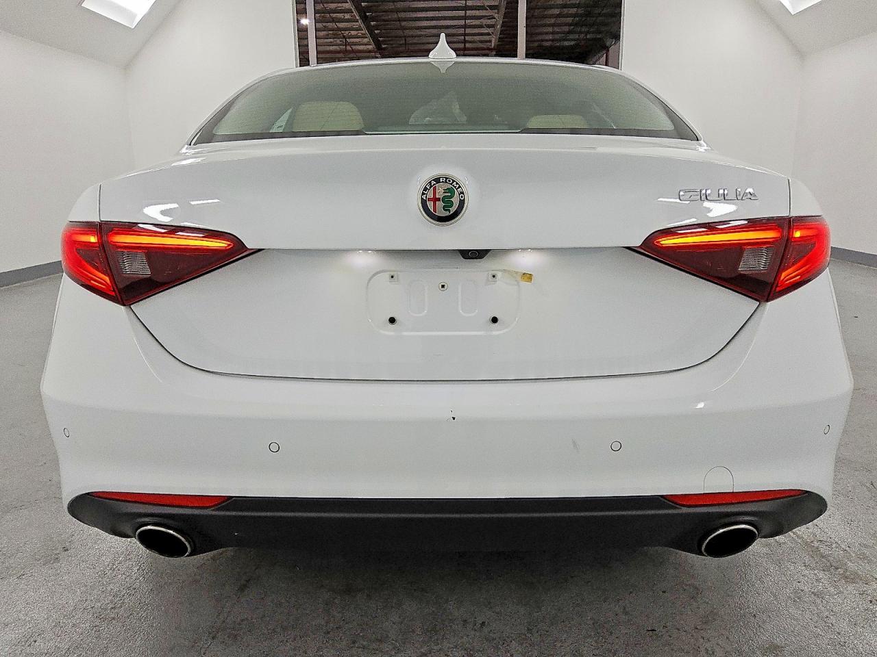 2017 ALFA ROMEO GIULIA TI photo 6