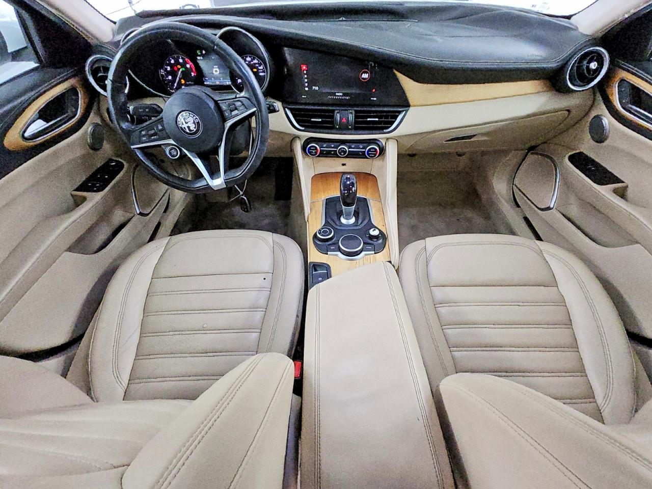 2017 ALFA ROMEO GIULIA TI photo 8