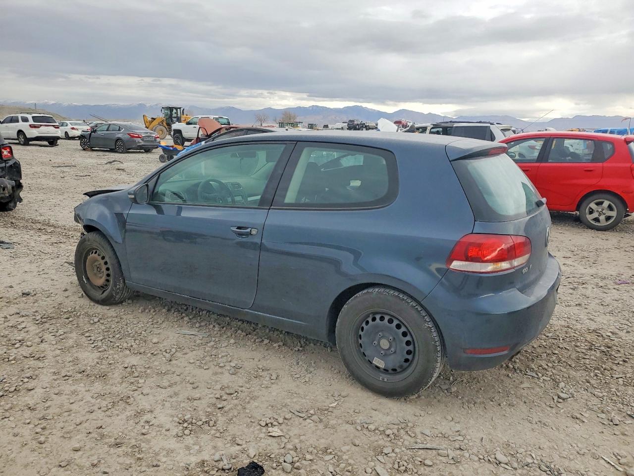 2011 VOLKSWAGEN GOLF photo 2