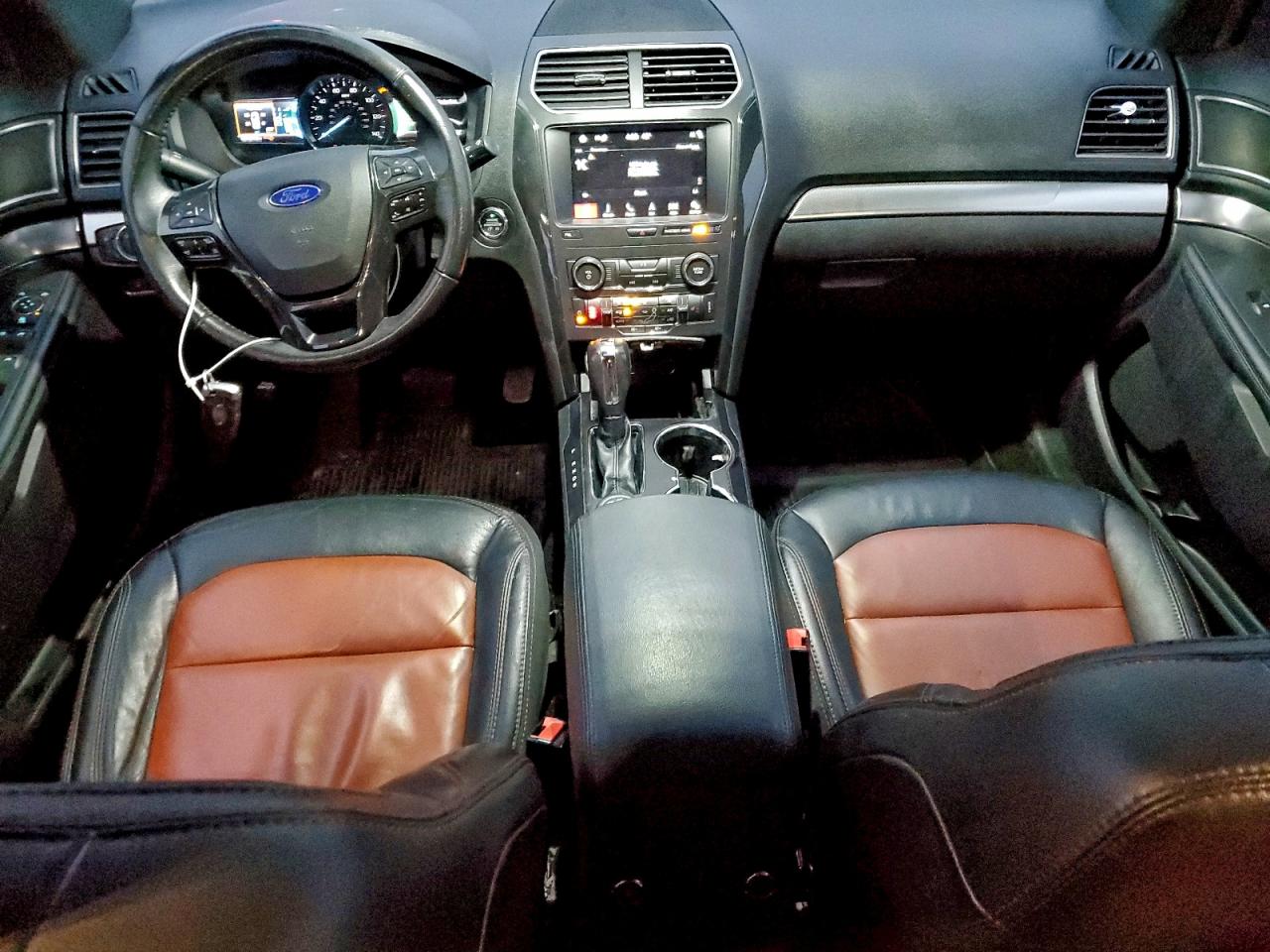 2019 FORD EXPLORER XLT photo 8