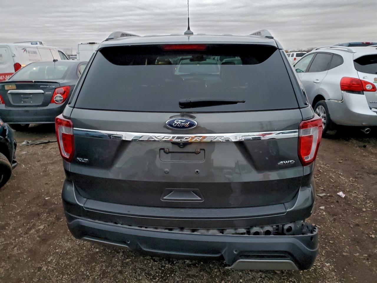 2019 FORD EXPLORER XLT photo 6