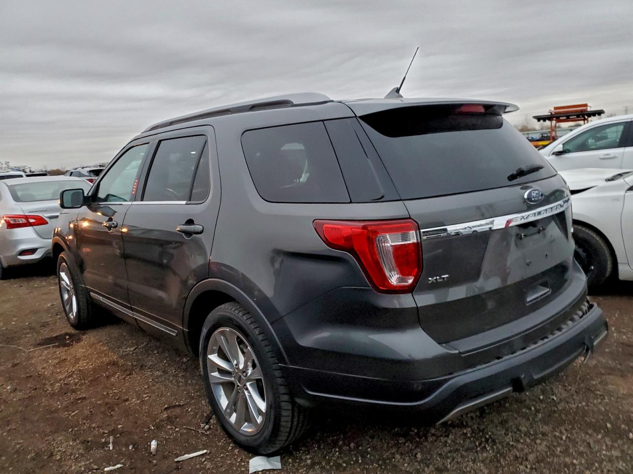 2019 FORD EXPLORER XLT photo 2