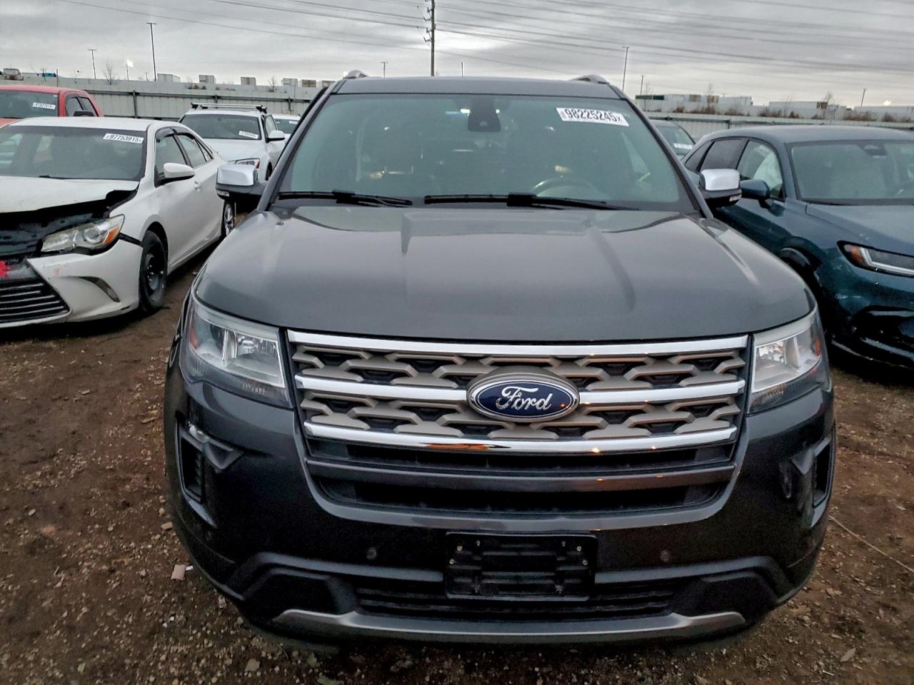 2019 FORD EXPLORER XLT photo 5