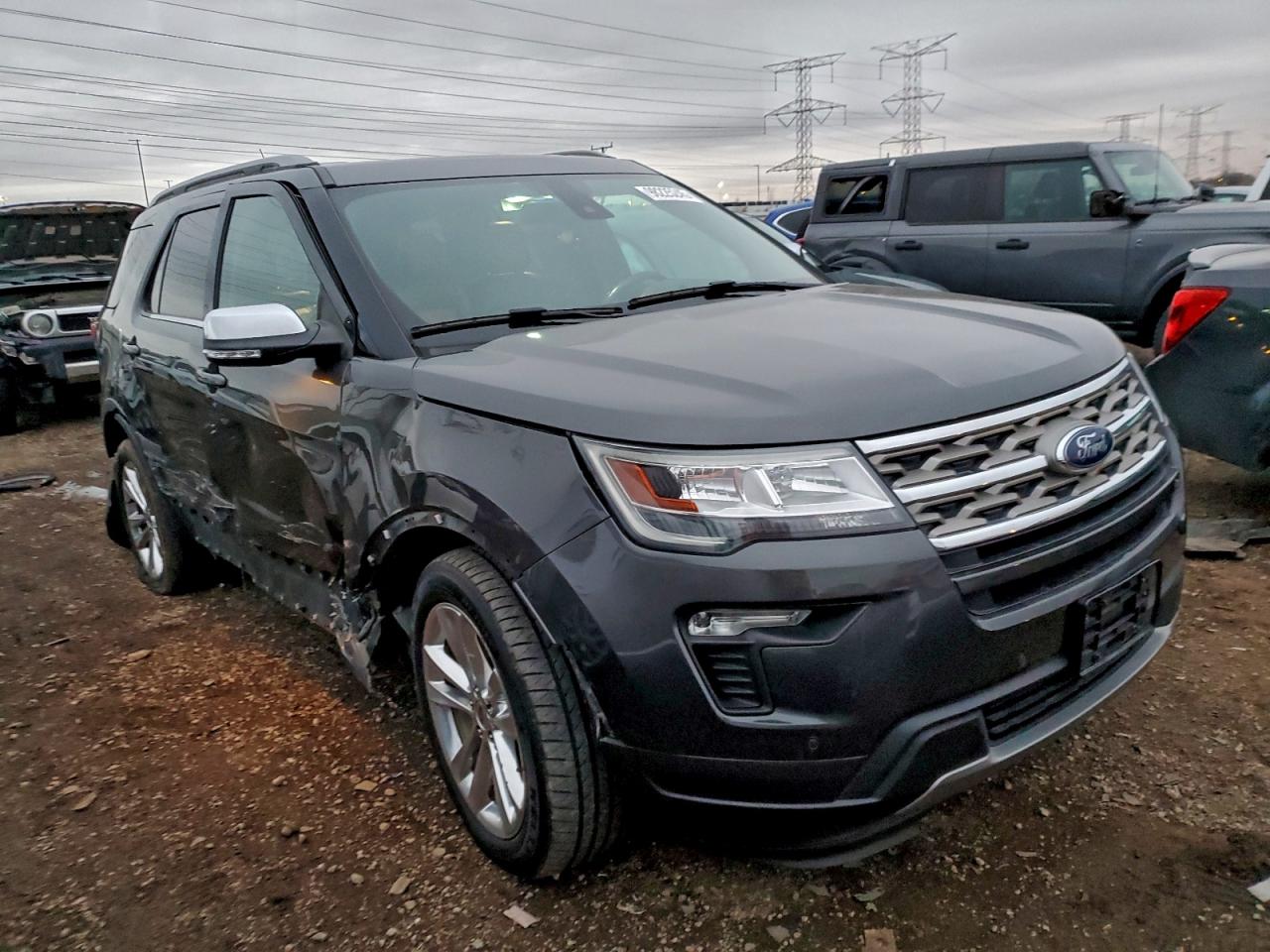 2019 FORD EXPLORER XLT photo 4