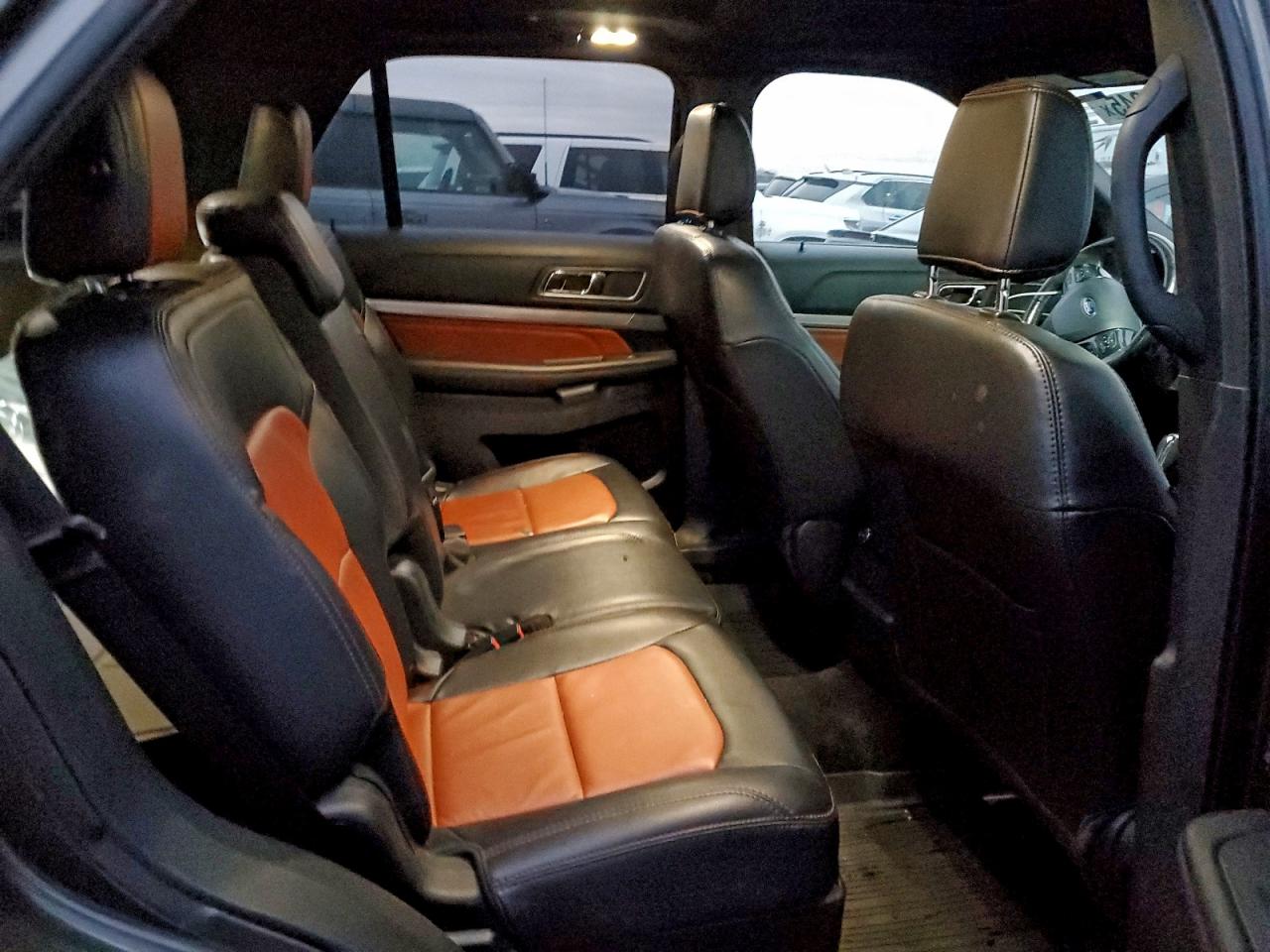 2019 FORD EXPLORER XLT photo 10