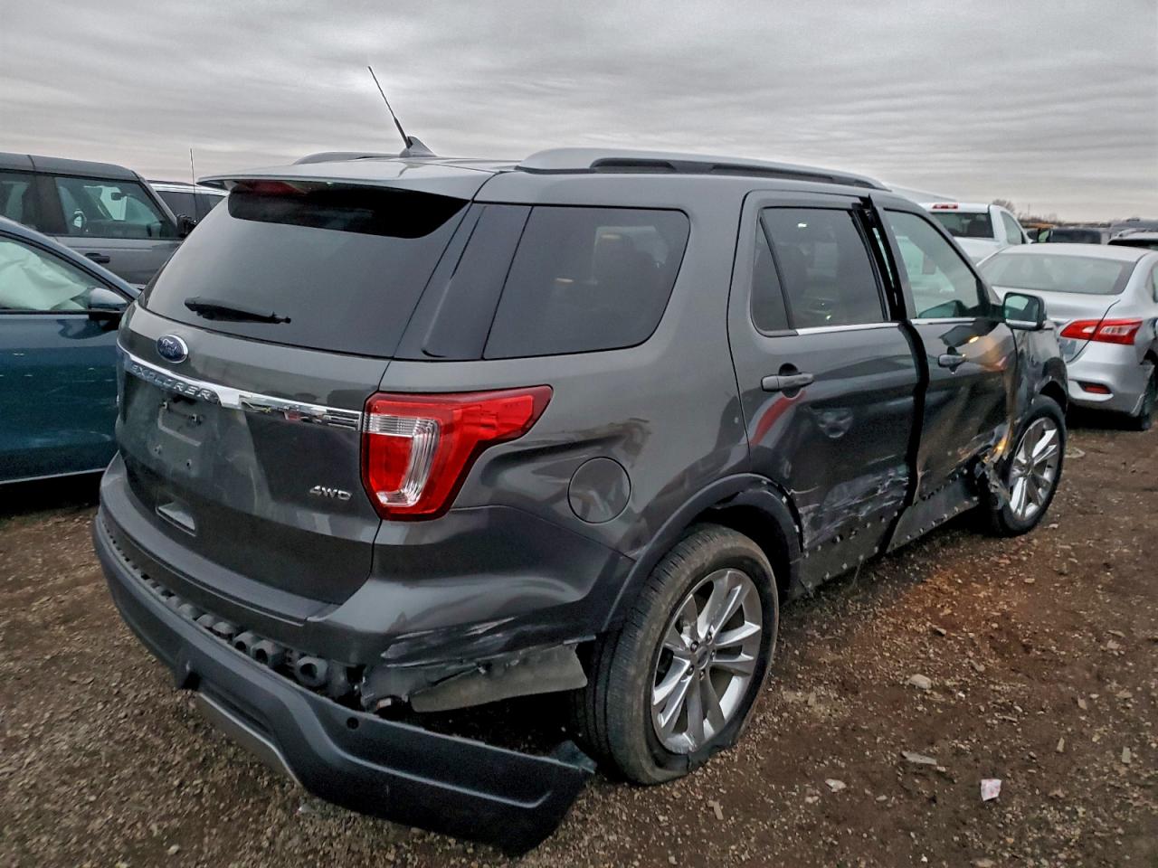 2019 FORD EXPLORER XLT photo 3