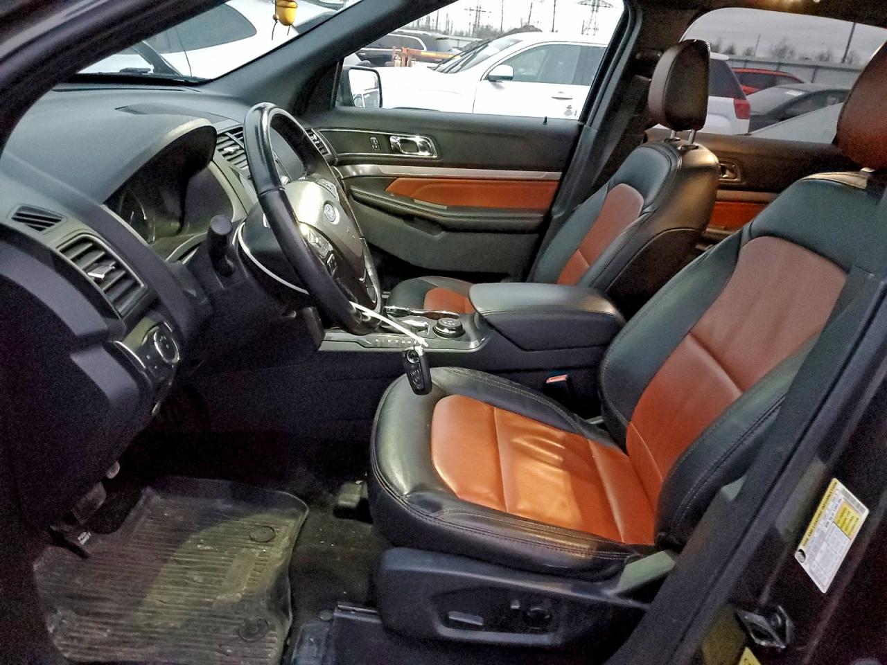 2019 FORD EXPLORER XLT photo 7