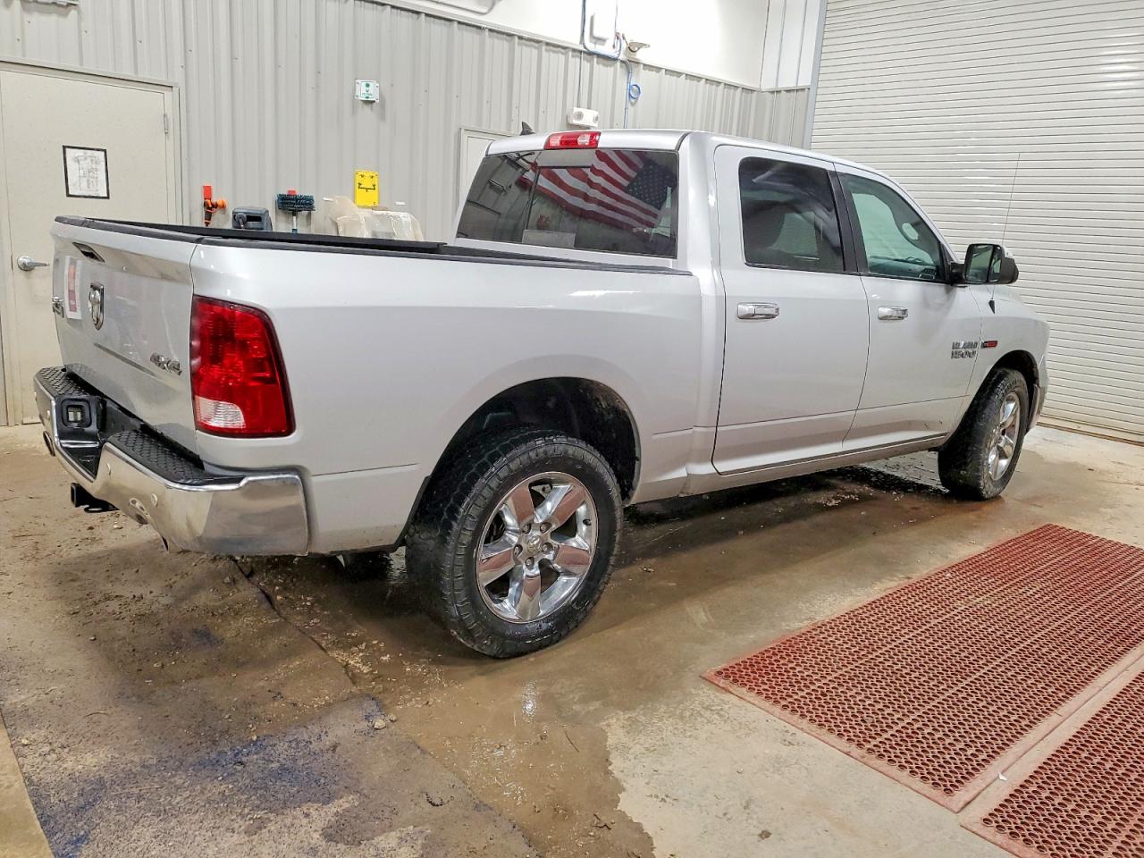 2018 RAM 1500 SLT photo 3