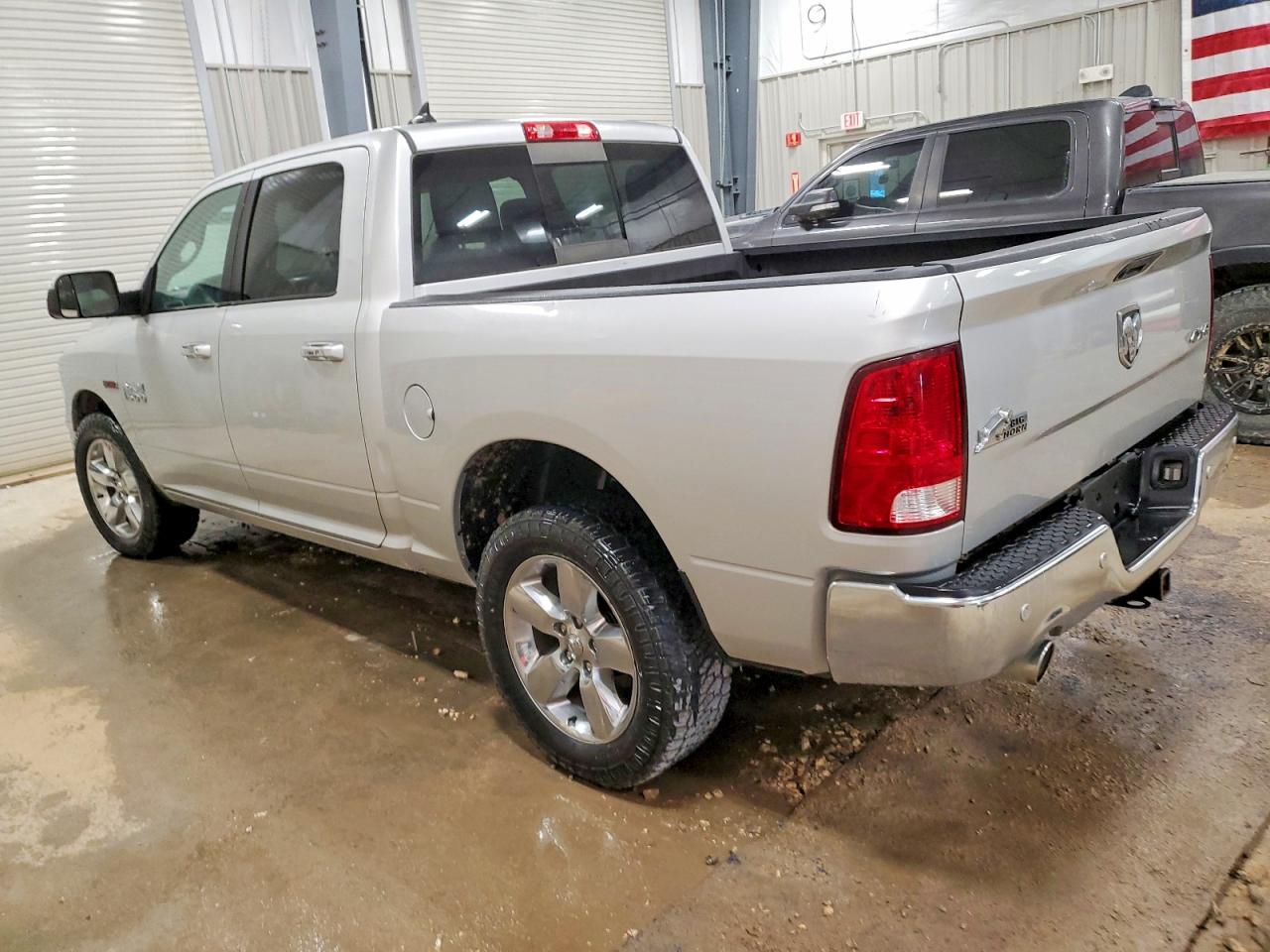 2018 RAM 1500 SLT photo 2