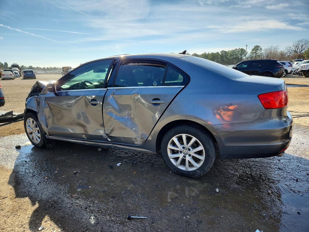 2013 VOLKSWAGEN JETTA SE photo 2