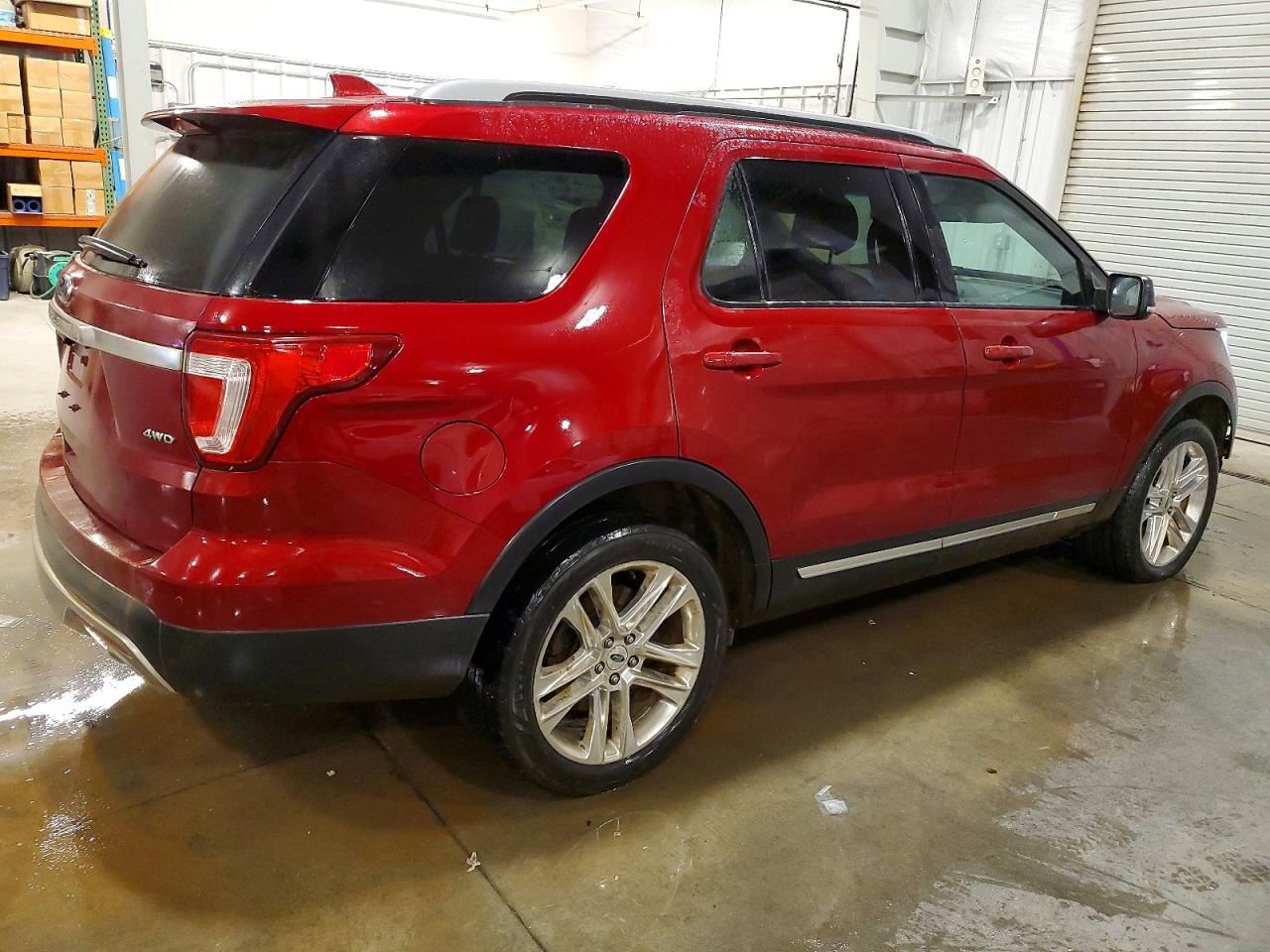2017 FORD EXPLORER XLT photo 3