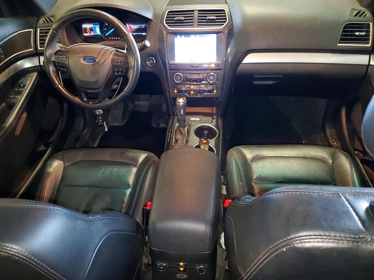 2017 FORD EXPLORER XLT photo 8