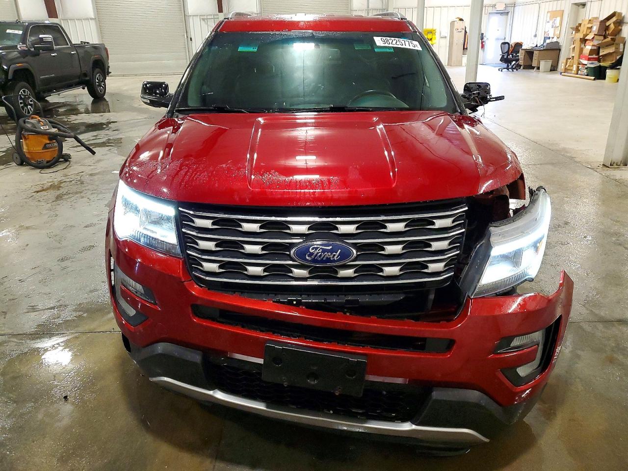 2017 FORD EXPLORER XLT photo 5