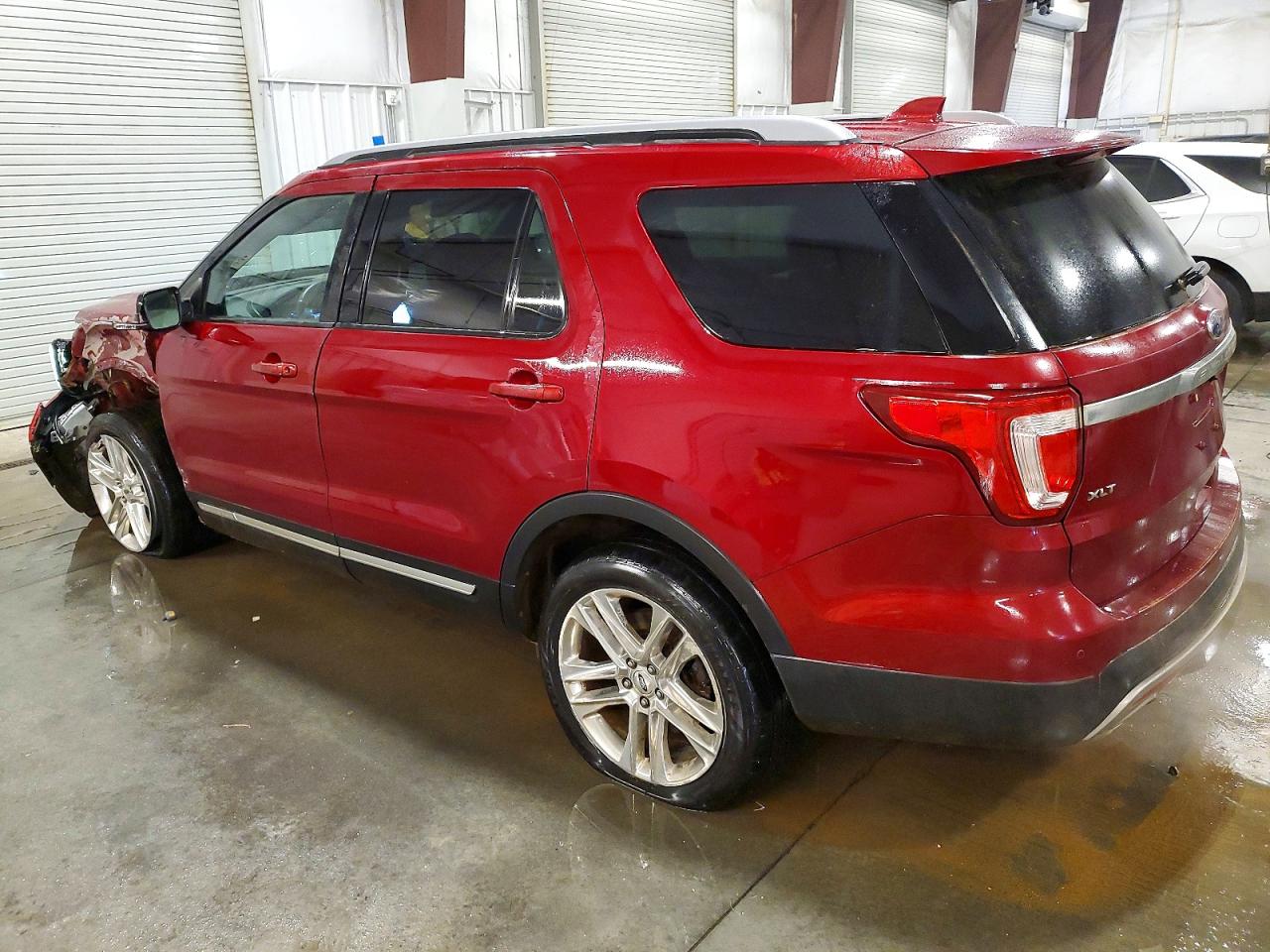 2017 FORD EXPLORER XLT photo 2