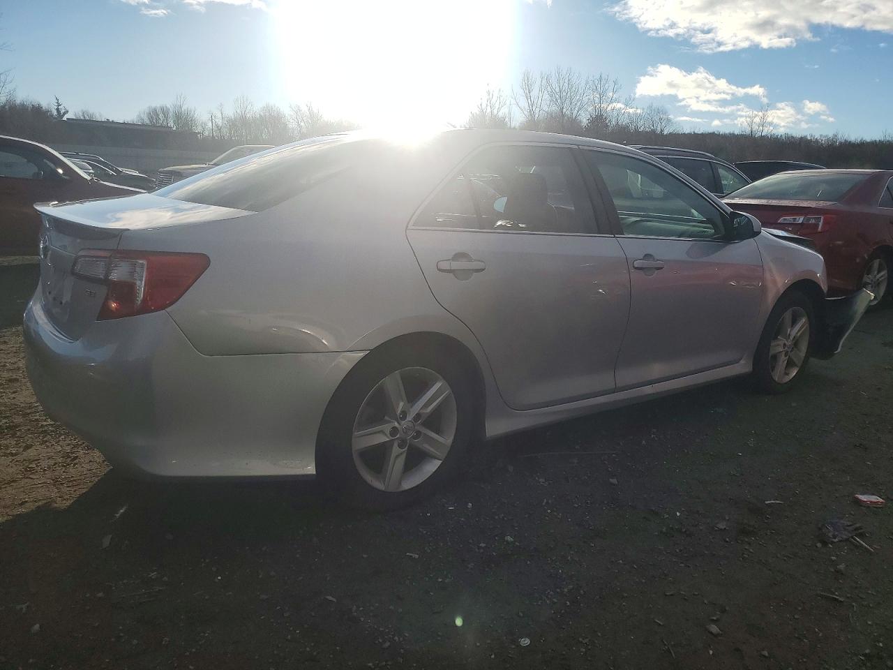 2014 TOYOTA CAMRY L photo 3