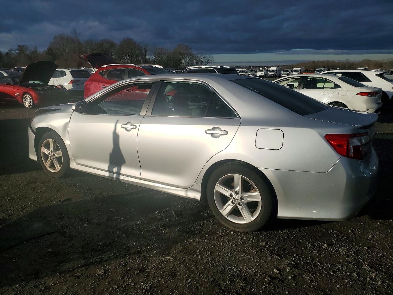 2014 TOYOTA CAMRY L photo 2