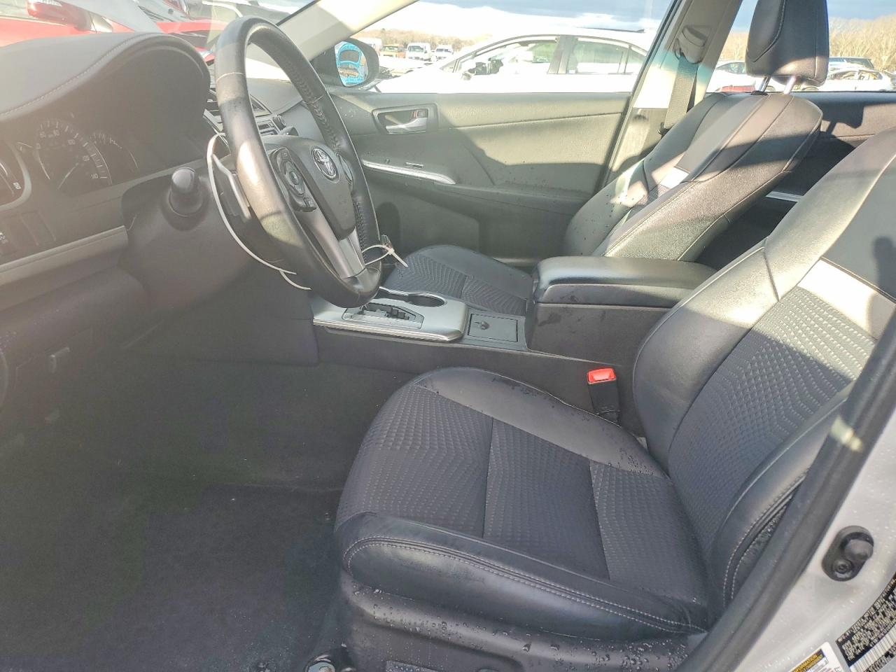 2014 TOYOTA CAMRY L photo 7
