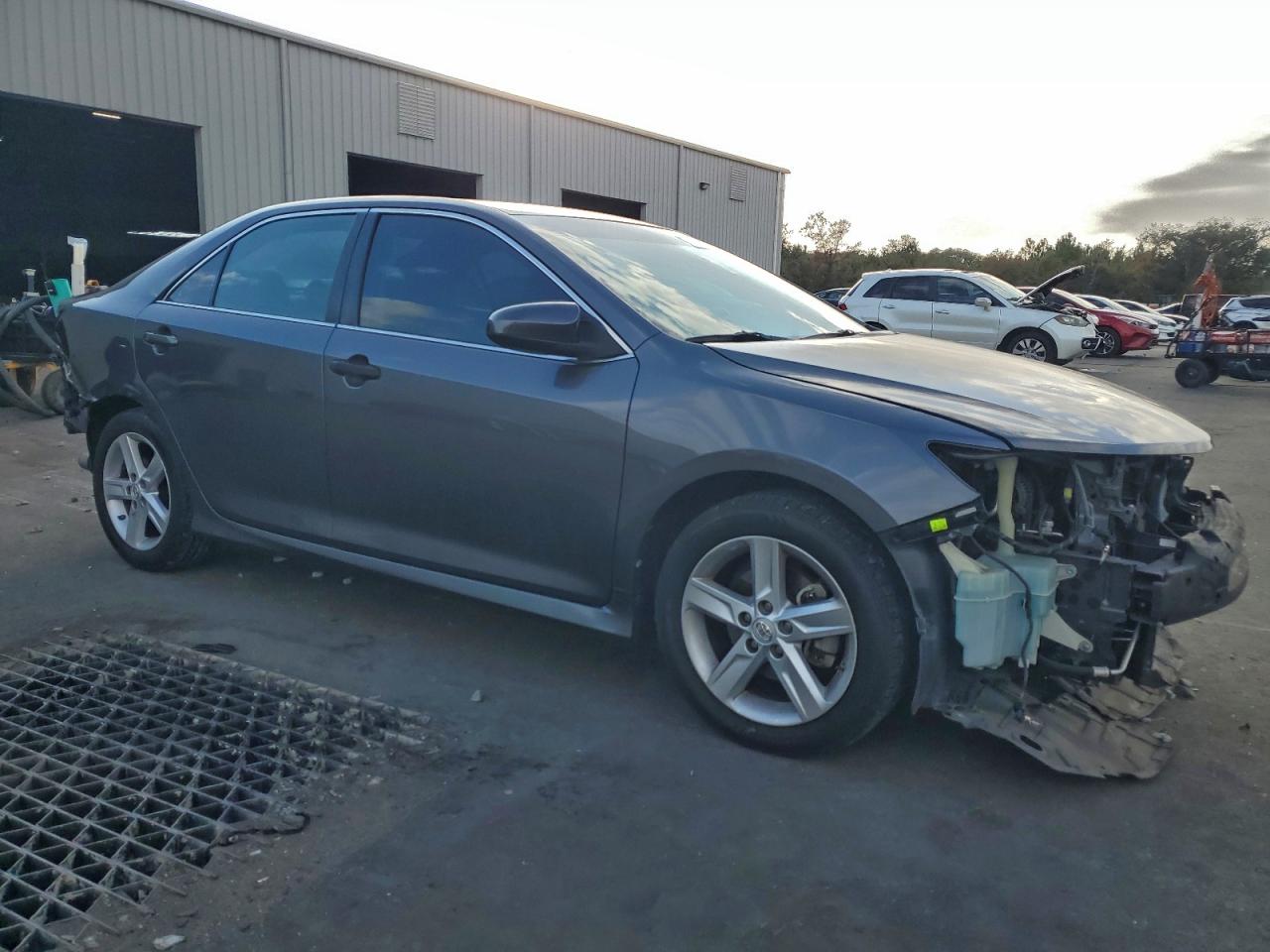 2013 TOYOTA CAMRY L photo 4