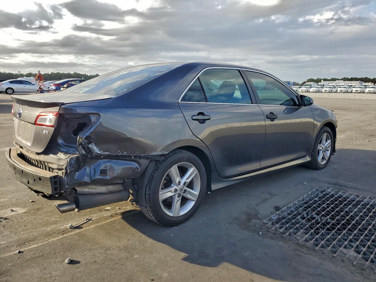 2013 TOYOTA CAMRY L photo 3