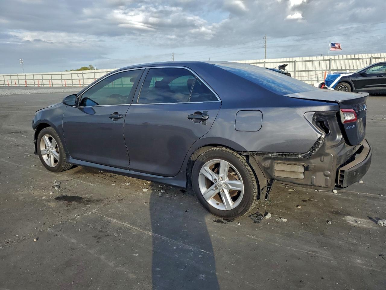 2013 TOYOTA CAMRY L photo 2