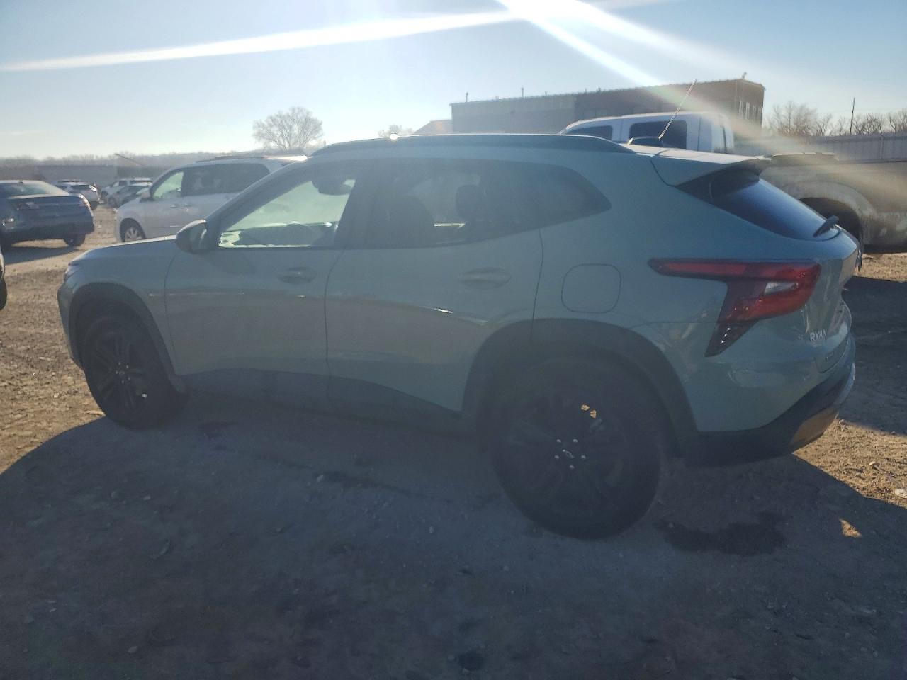 2025 CHEVROLET TRAX ACTIV photo 2