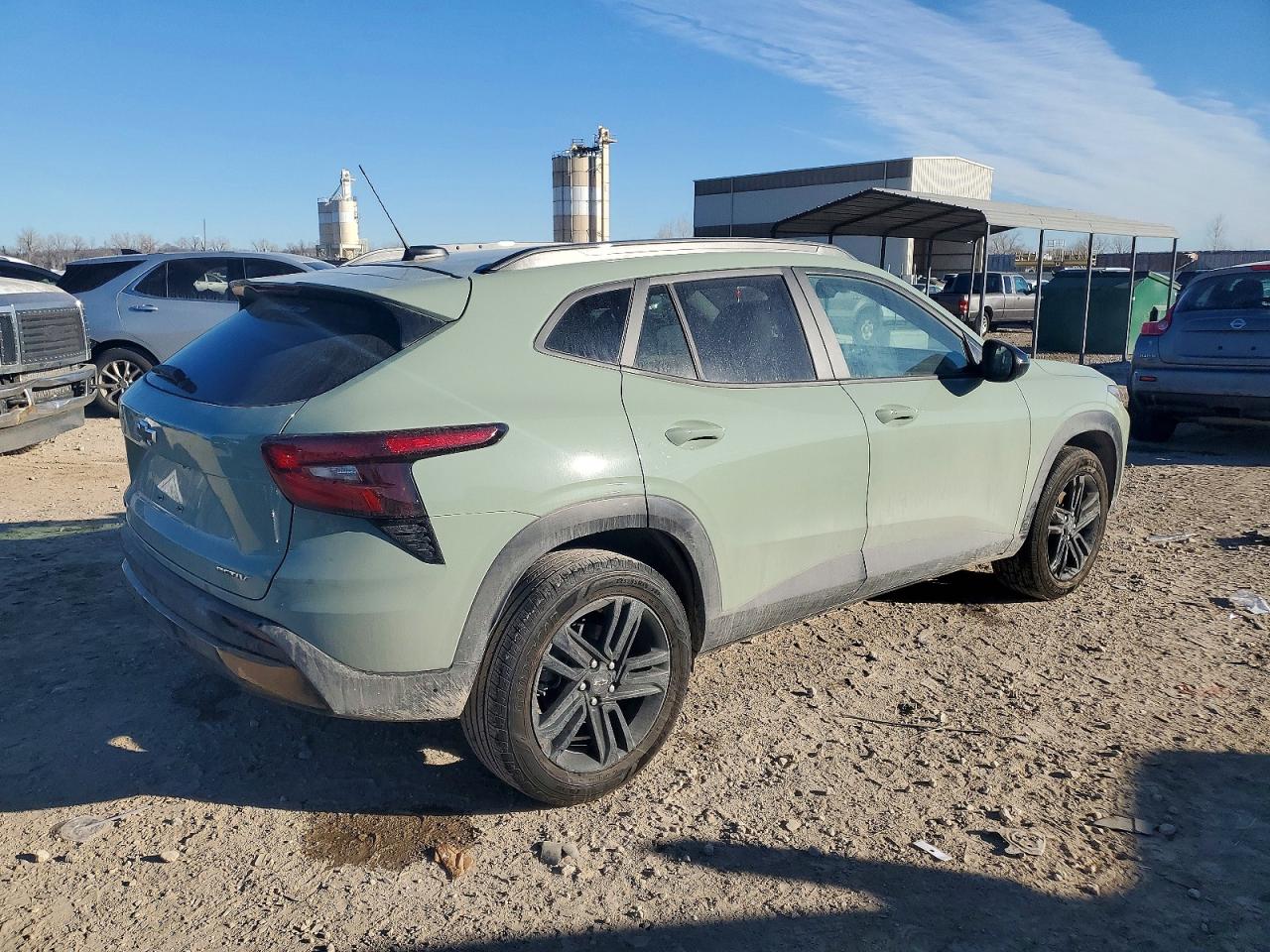 2025 CHEVROLET TRAX ACTIV photo 3