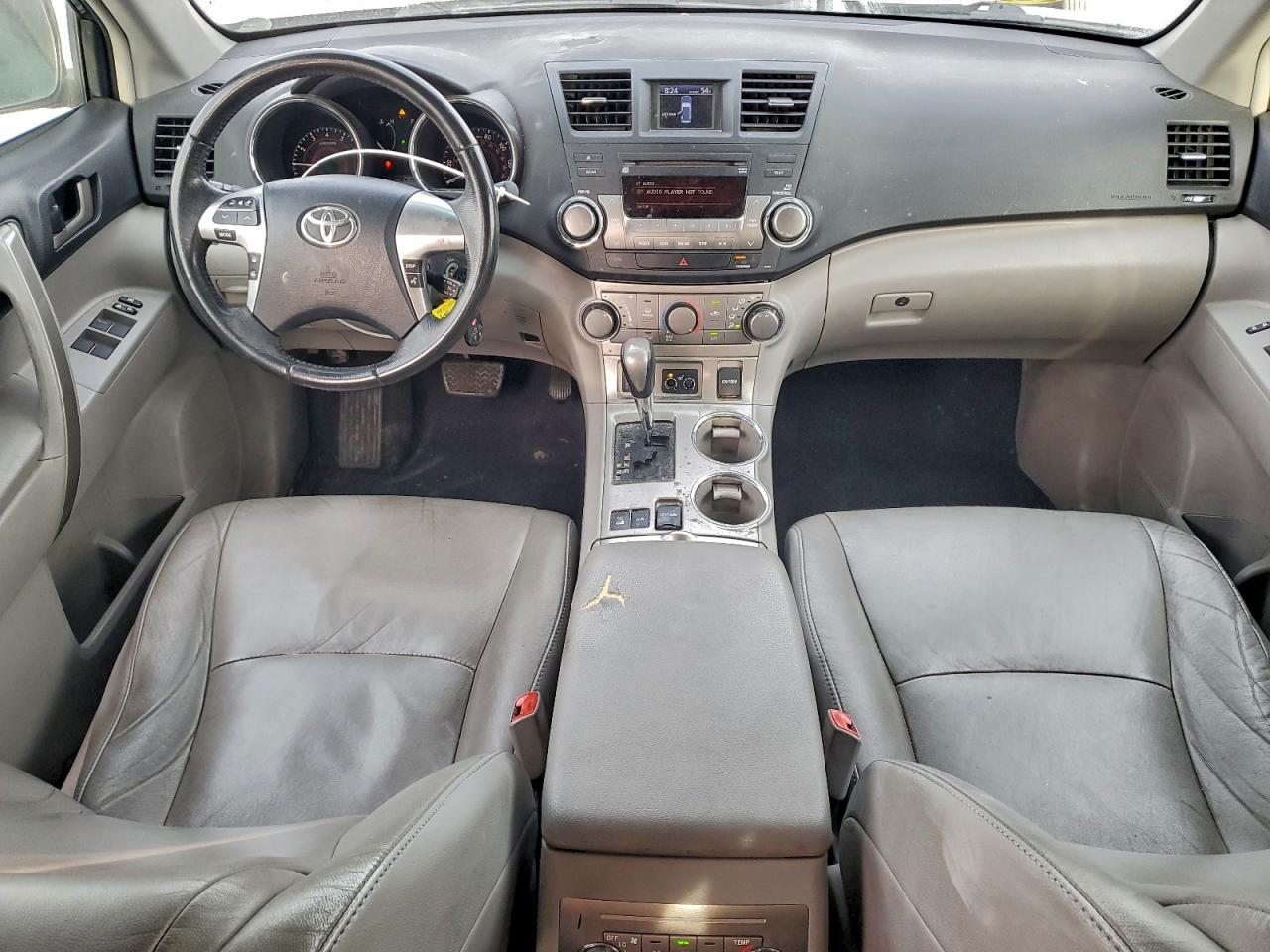 2011 TOYOTA HIGHLANDER BASE photo 8