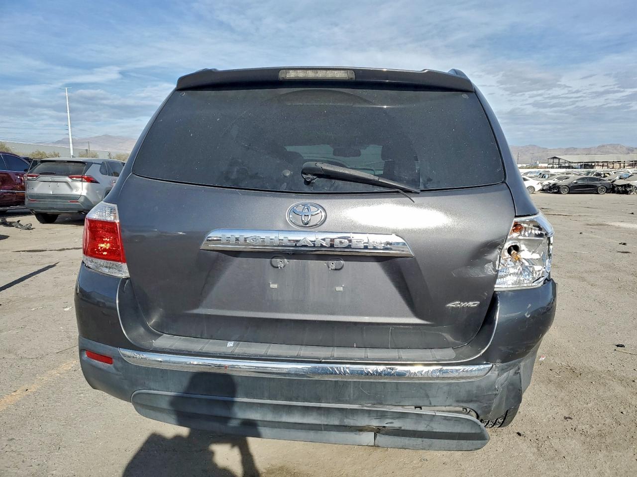 2011 TOYOTA HIGHLANDER BASE photo 6
