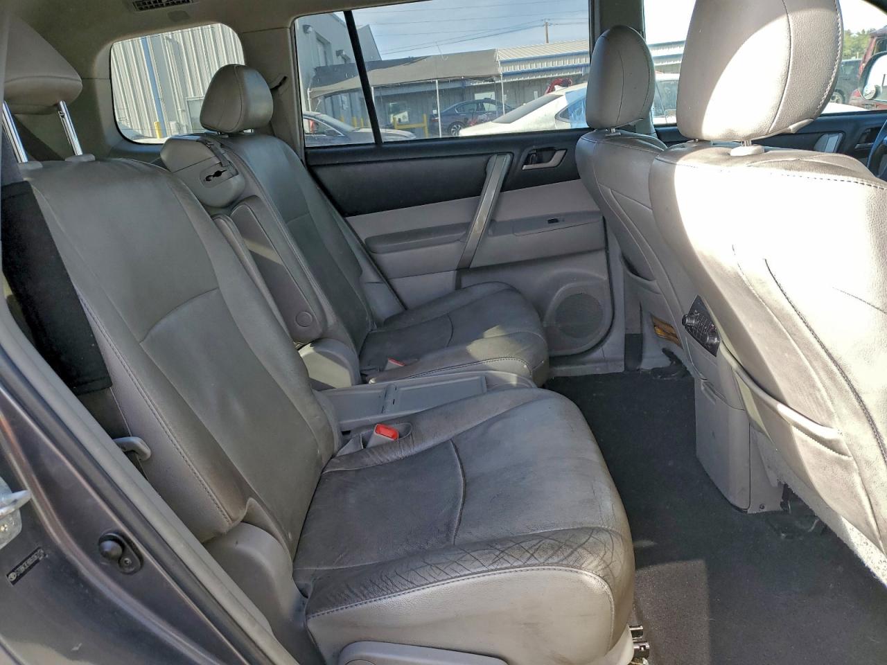 2011 TOYOTA HIGHLANDER BASE photo 10