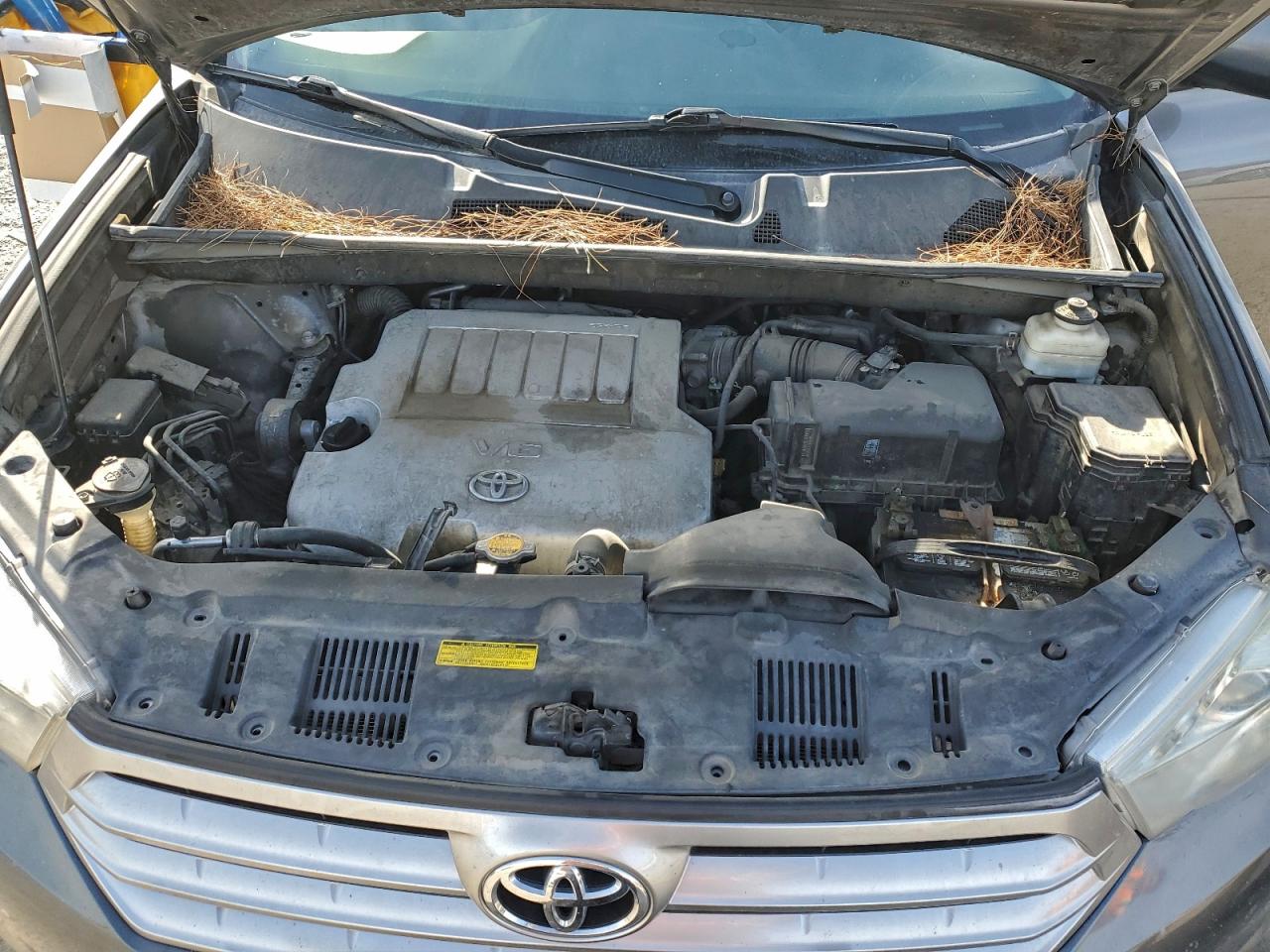 2011 TOYOTA HIGHLANDER BASE photo 11