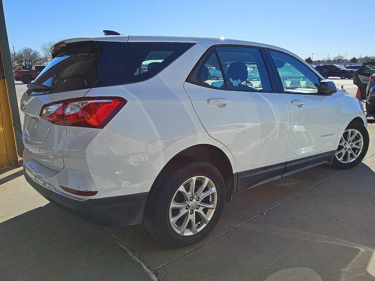 2018 CHEVROLET EQUINOX LS photo 3