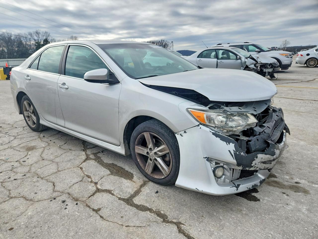 2012 TOYOTA CAMRY SE photo 4