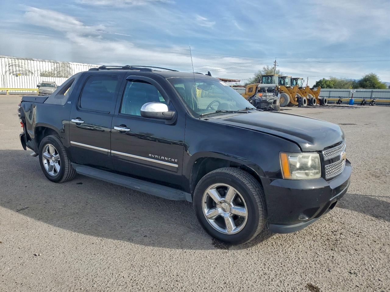 2011 CHEVROLET AVALANCHE LTZ photo 10