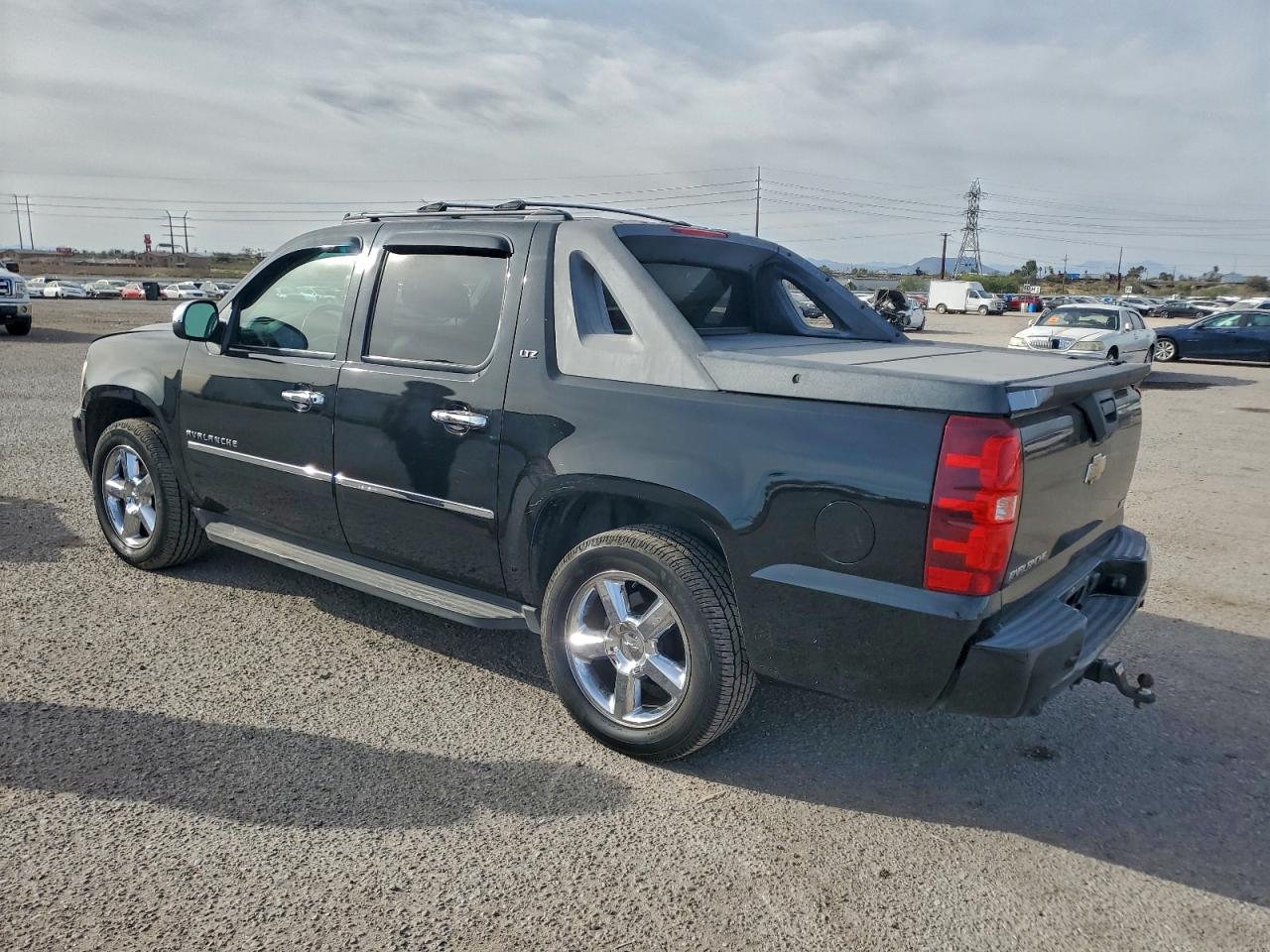 2011 CHEVROLET AVALANCHE LTZ photo 4