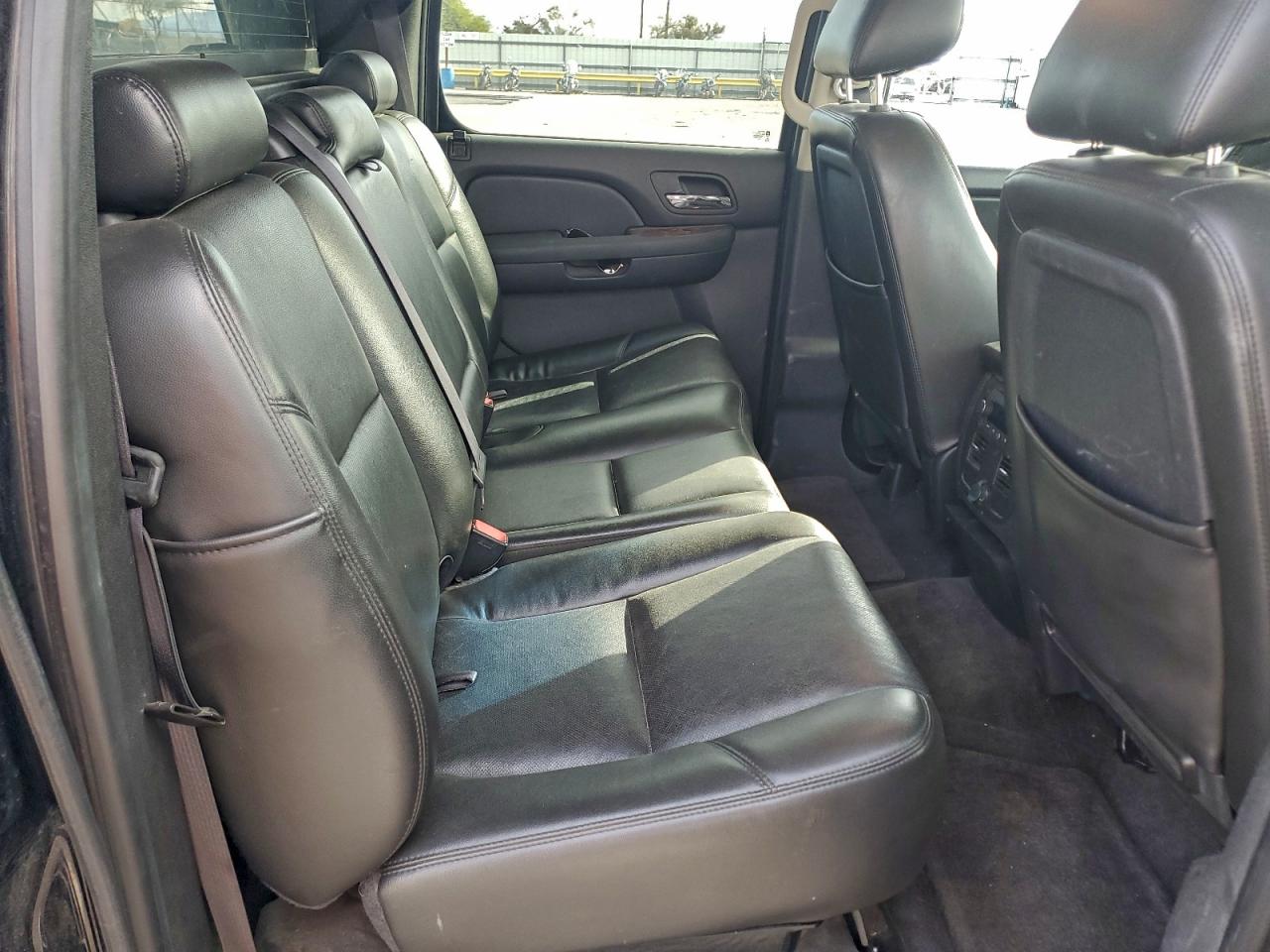 2011 CHEVROLET AVALANCHE LTZ photo 22