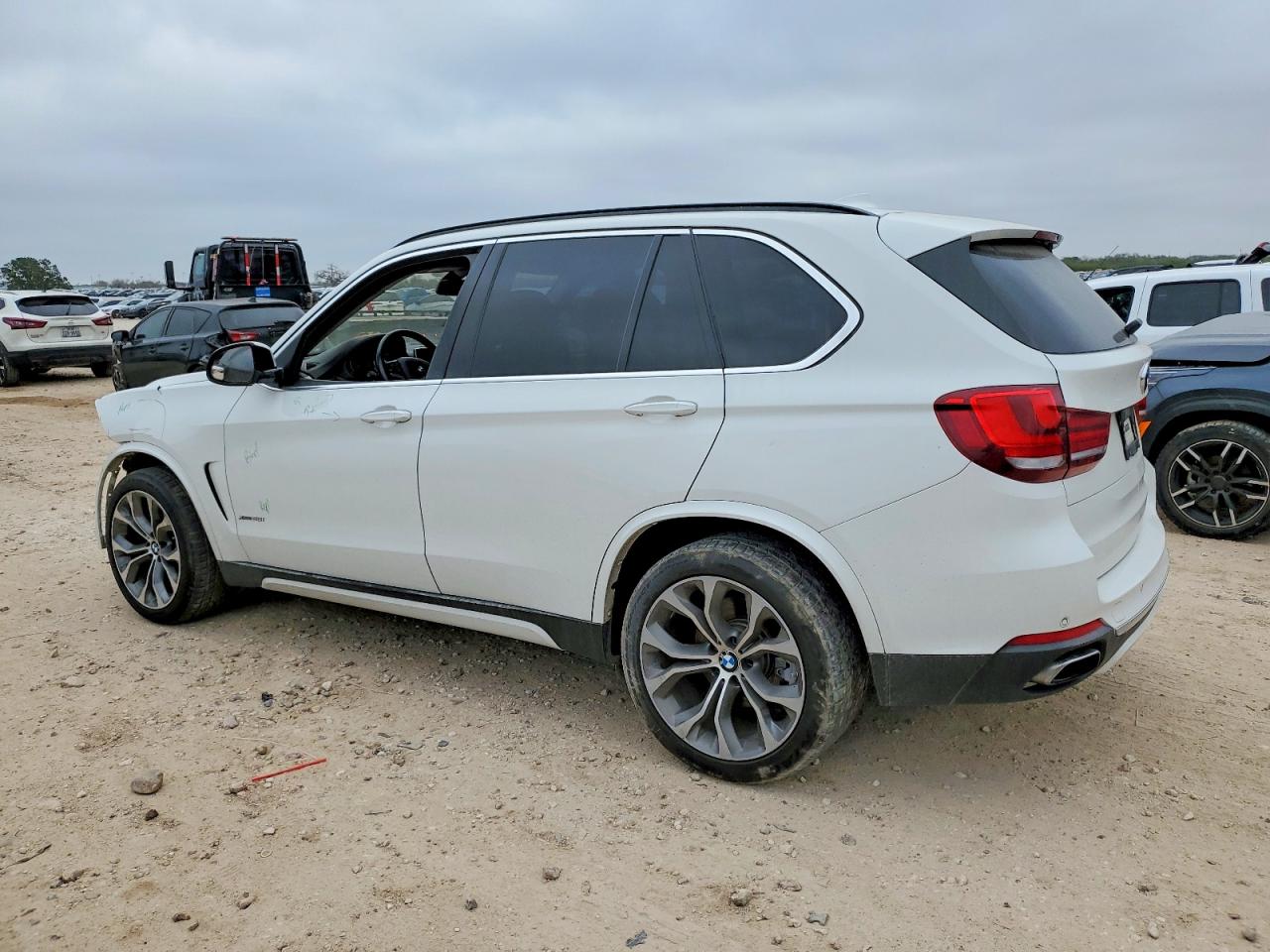 2016 BMW X5 XDRIVE50I photo 2